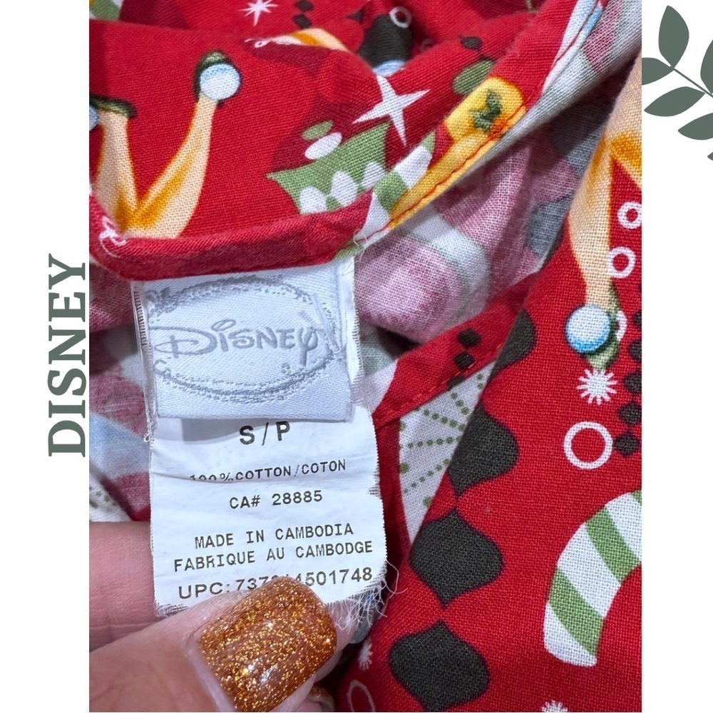 DISNEY Scrub Tops – Set of 2 (Holiday & Halloween Theme!) 🎃🎄
Size: Small Cotton - Picture 6 of 12